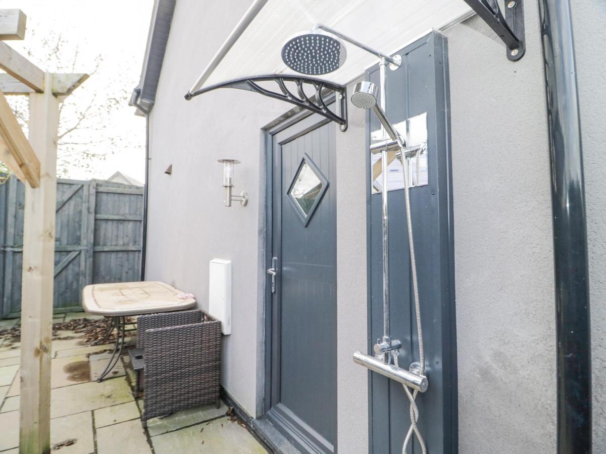 Hunters Cottage Benllech Exterior photo